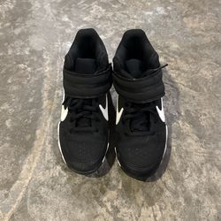 Boys Nike Football Cleats Size 5