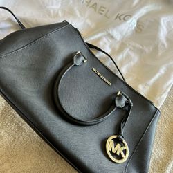 Michael Kors Authentic purse 