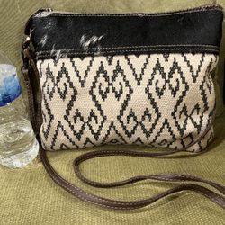 Myra Crossbody 