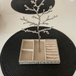 Boutique Detailed Tabletop Jewelry Holder