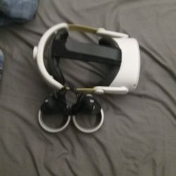 Oculus Quest 2 With Straps For Head And Controllers