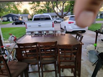 Dining Table and 8 Chairs  / Comedor de Mesa y sillas