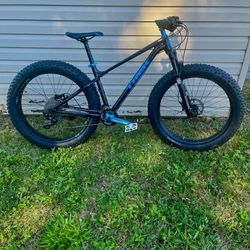 Trek Farley 6 Fat Bike, Medium Size w/ RockShox Bluto Fork