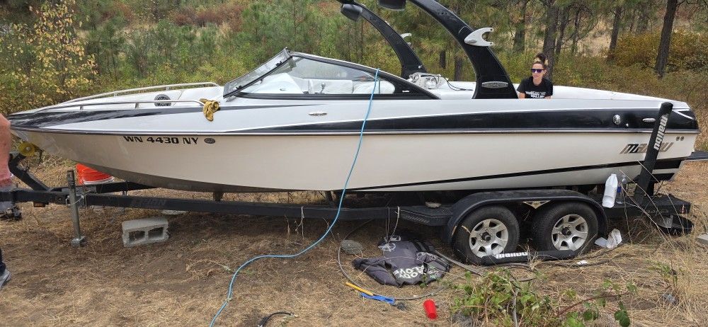 2007 Malibu Wake Runner 350 Hp Motoer 23' 405 Hours