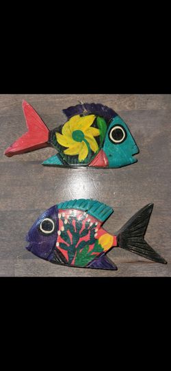 2 wood fishes