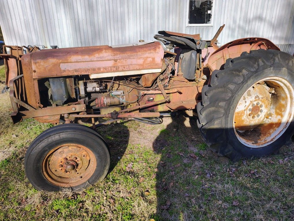 1976 To 1977 International 364 Tractor