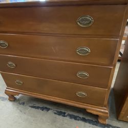 Vintage Famous Reproduction Furniture 4 Drawer Dresser