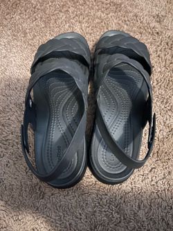 Crocs Brooklyn Woven Low Wedge size 7