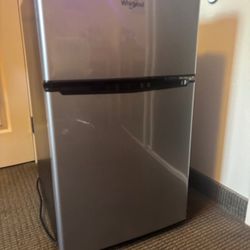 Whirlpool Mini-Fridge 