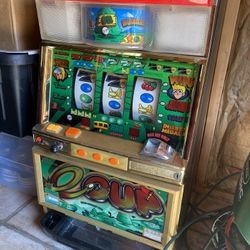 2 Slot Machines 