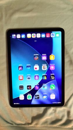 iPad Air 5th Gen (256GB) - M1 Chip - Like New / Mint Condition