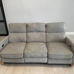 Power Reclining Couch w/ USB Charging – Excellent Condition