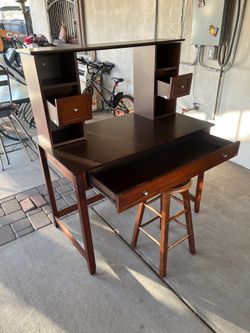 Furniture desk