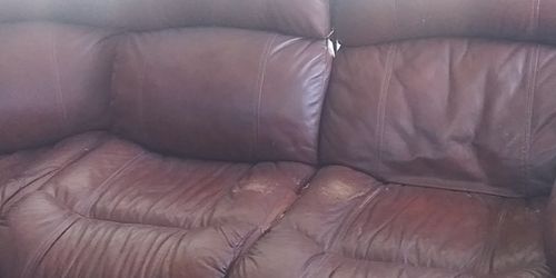 FREE L SHAPPED LEATHER COUCH