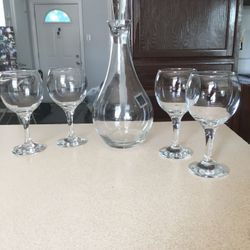 New 6 Piece Wine Set-Decanter/Lid 4-Glasses    