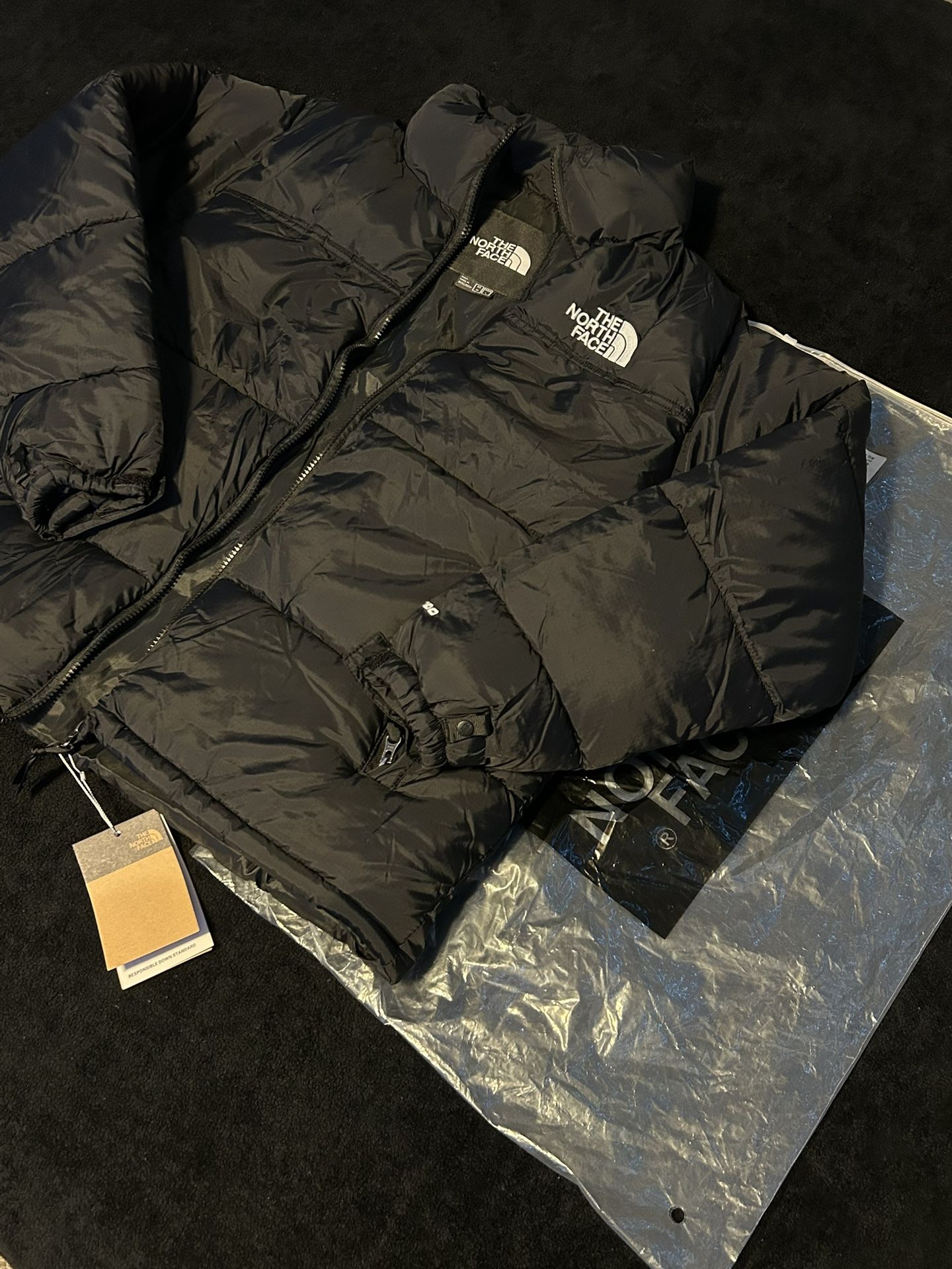 The north face 700 size (M) Unisex jet black #Pufferjacket