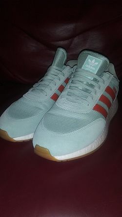 Adidas i-5923 (iniki) Mens size 10.5.