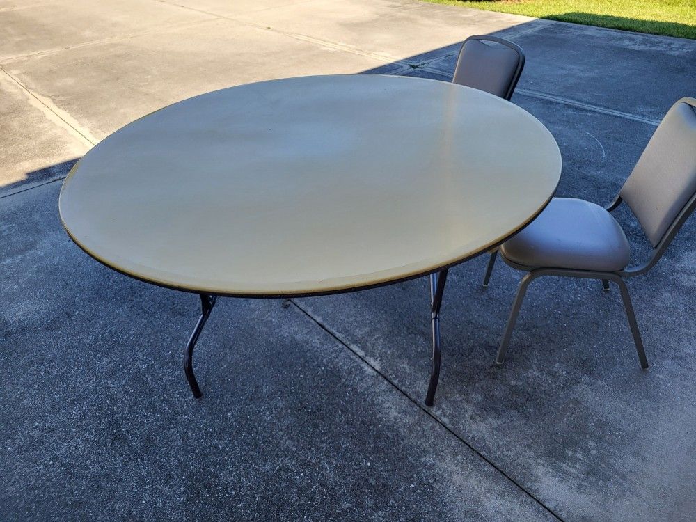 Round Table With 8 Chairs
