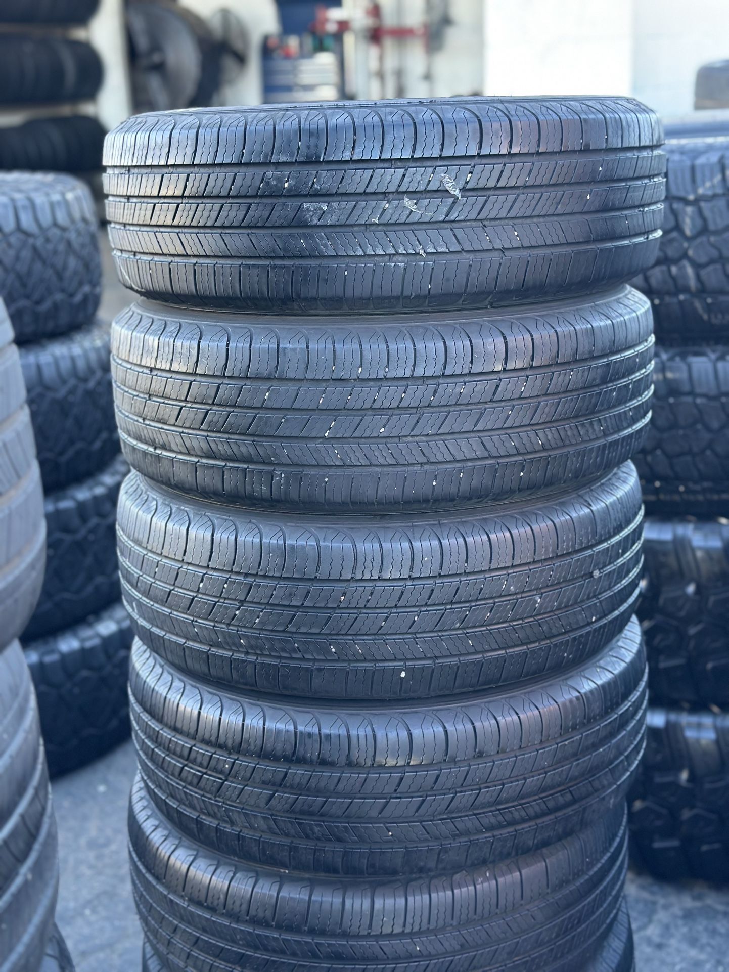 SET OF TIRE 195 65 15 MICHELIN 85% LIFE