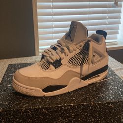 Jordan 4s Military Black Size 9.5