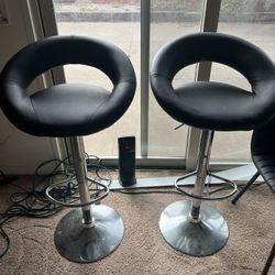 Chairs And Bedroom Decor 