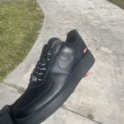 Nike Air Force 1 Low Supreme Black Size 9.5 