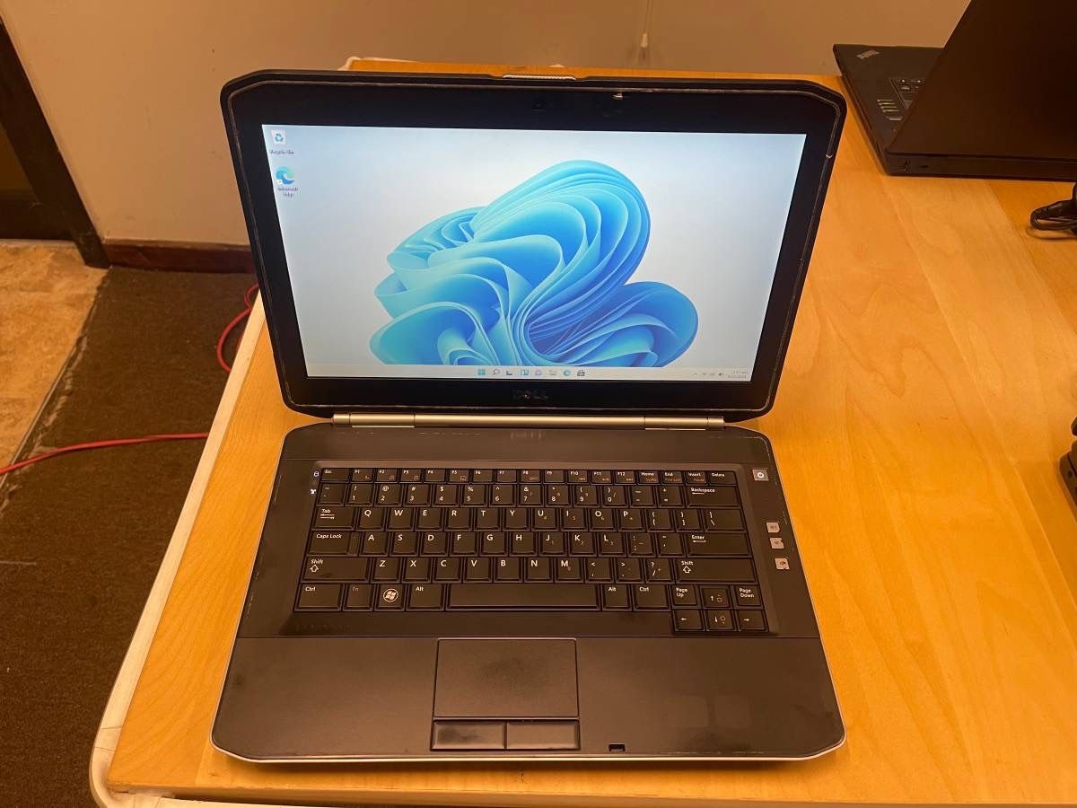 DELL laptop 14 inch win 11