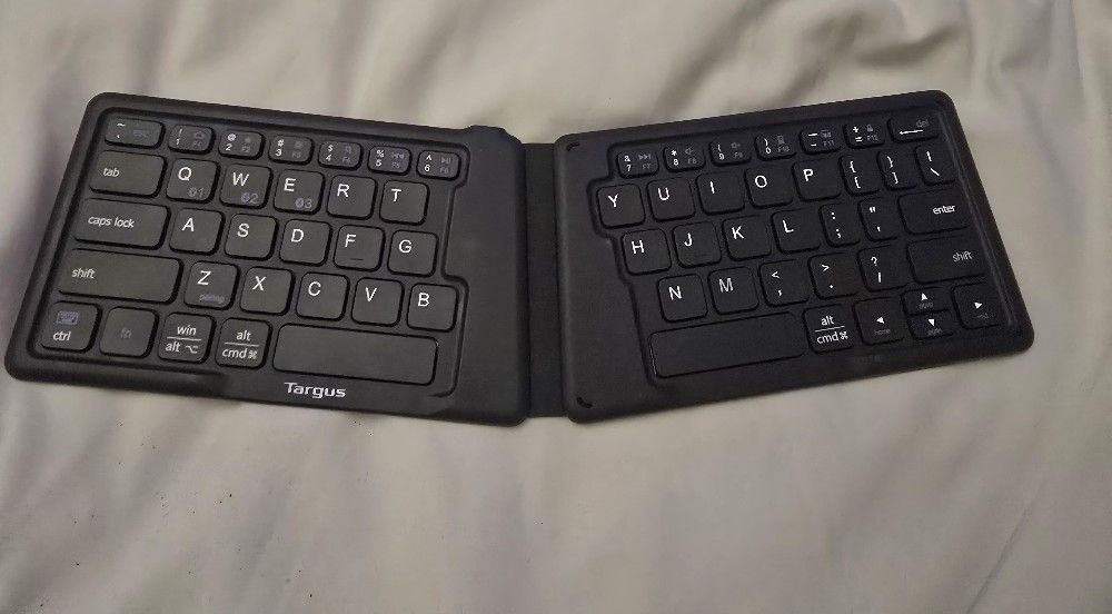 Targus Ergonomic Foldable Bluetooth Antimicrobial Keyboard (Model AKF003US)