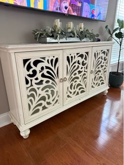 Buffet or cabinet