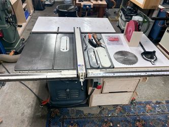 Delta unisaw tablesaw