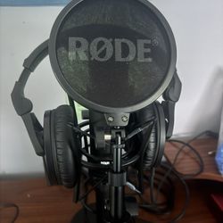 Studio Set Up (Rode NT1 Sig Series, Mic Stand, Sennheiser HD 280 Pro)