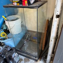 Large vertical reptile enclosure