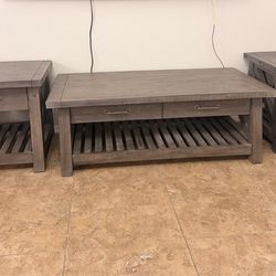 Living spaces Jaxon lift top coffee table set, LIKE NEW