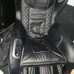 Brand New IQ TECHNOLOGIES MASSAGE CHAIR W BLUETOOTH SPEAKERS