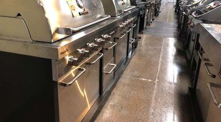 Brand New BBQ Grills and Smokers ZV