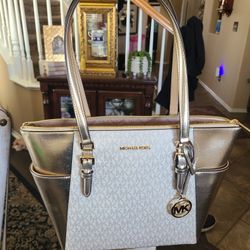 New Michael Kors Purse