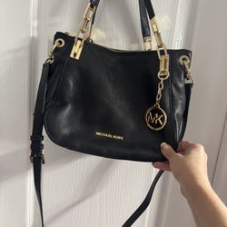Michael Kors Genuine Leather Satchel / Crossbody 👛$100 