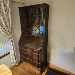 Vintage/Antique Scretary w/bookcaae