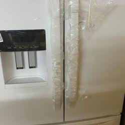 Whirlpool 25 cu. ft. French Door Refrigerator in White Z7X7