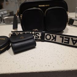 Mensajera MK  Con Bolsita Para Airpods Y Monedas