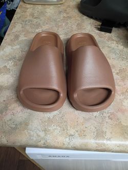 Yeezy slide brown