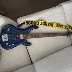 Jackson 24-Fret Bass Guitar + Fender Padded Case – Starter/Live-Ready