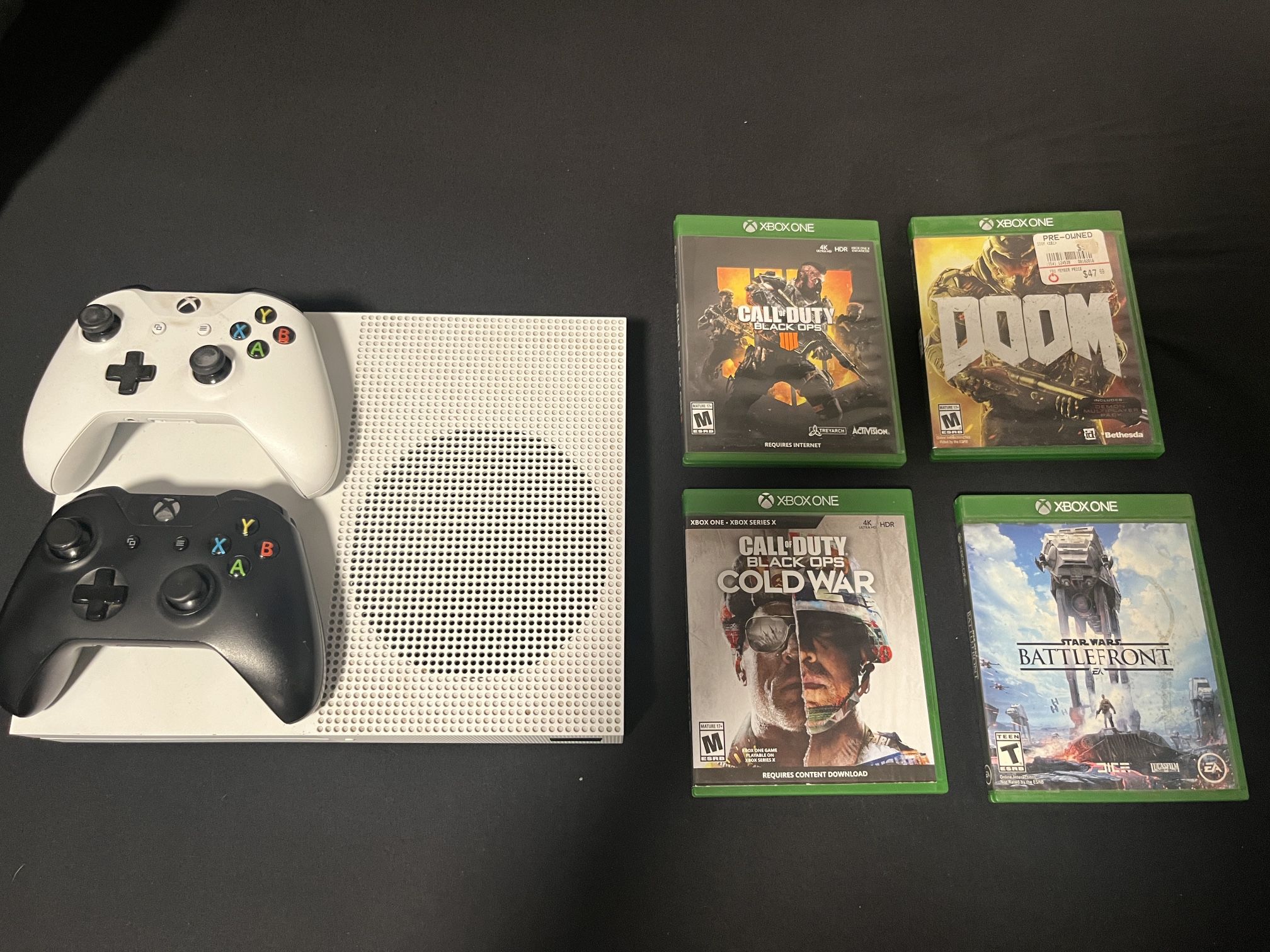 XBOX 360 S 1, 2 CONTROLLERS, GAMES