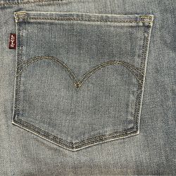 Levi’s Demi Curve