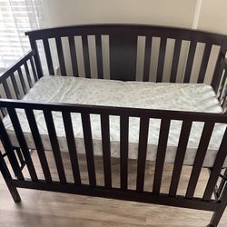 Baby Crib And mattress (like New)
