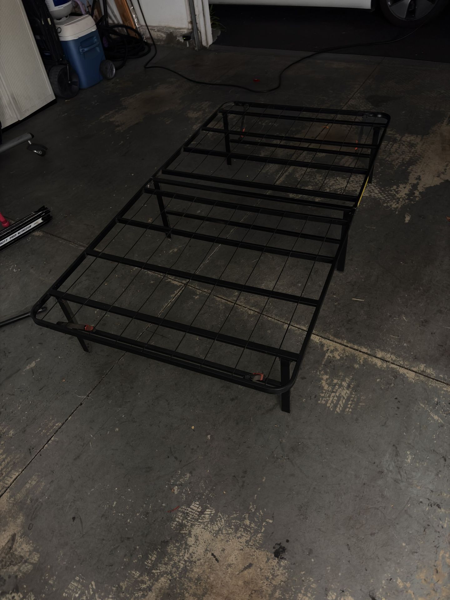 Single bed, bed frame