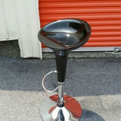 1 Bar Stool 