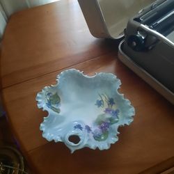 Beautiful Antique Hand-Painted Violet Porcelain Bowl (c. 1890–1920)