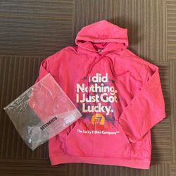 🔥 VETEMENTS “I DID NOTHING I JUST GOT LUCKY” HOODIE — PINK — BRAND NEW ($200) 🔥  🚚 FREE DELIVERY 