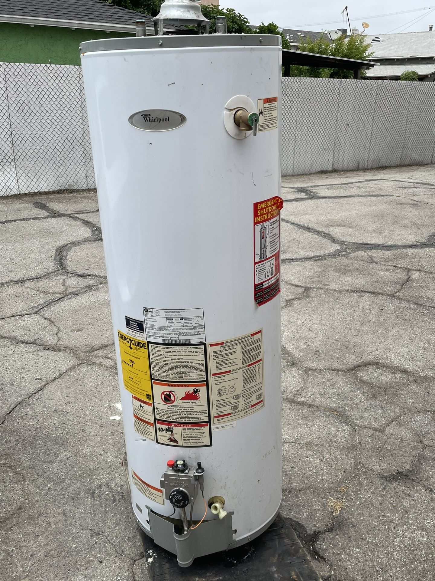 Whirlpool 40 Gallon Water Heater Used Still Works Good 200$ OBO